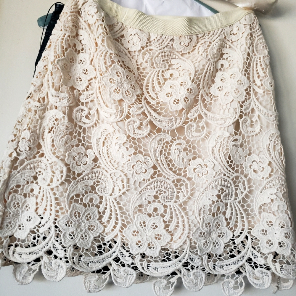 Lace skirt